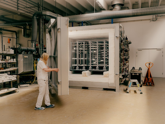 Caster Gry Fager opens the kiln