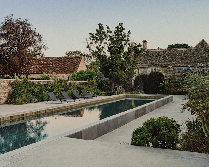 The 20m Guncast outdoor pool with polished concrete by Lazenby