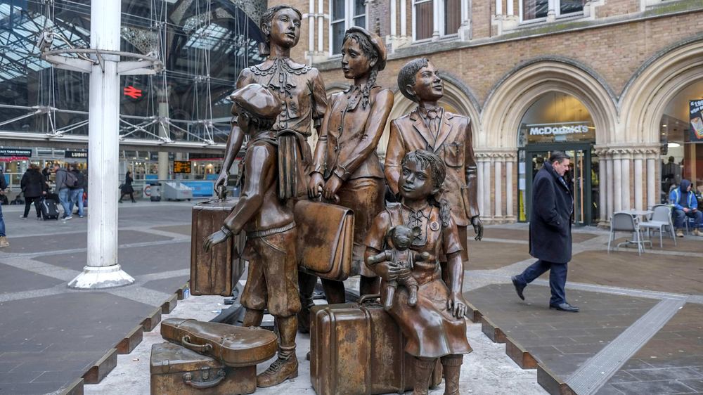 Bronze statue of five children with suitcases, part of the Kindertransport memorial at Liverpool Street Station.